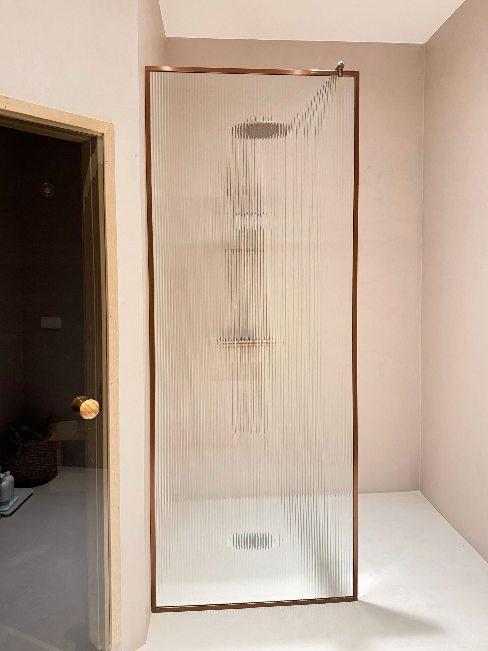 Dušisein - laineklaas dušiseinad, dušiklaasseinad. Dušiseinad pärnus, dušhiseinad Tartus. Dušiklaasid. dušiseinad, dušikaasid, dušiklaasseinad, dušiklaasseinad, klaasseinad vannituppa, duširuumi klaasist seinad