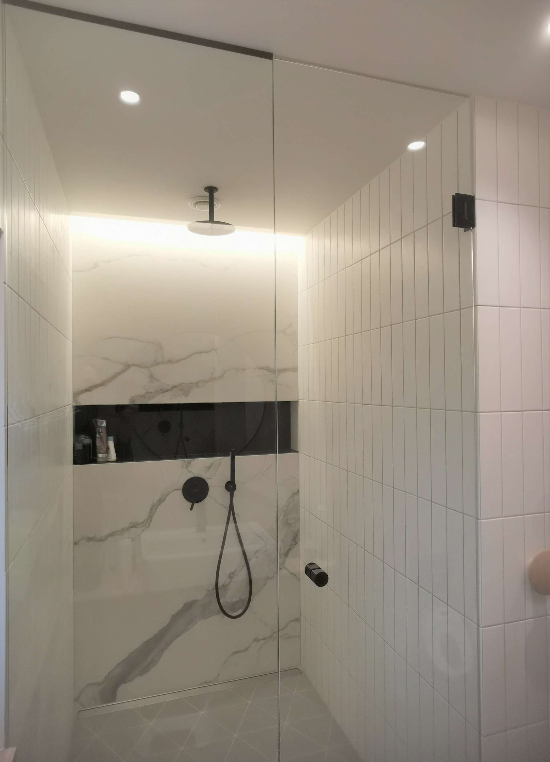 Dušisein klaasist dushiuksega