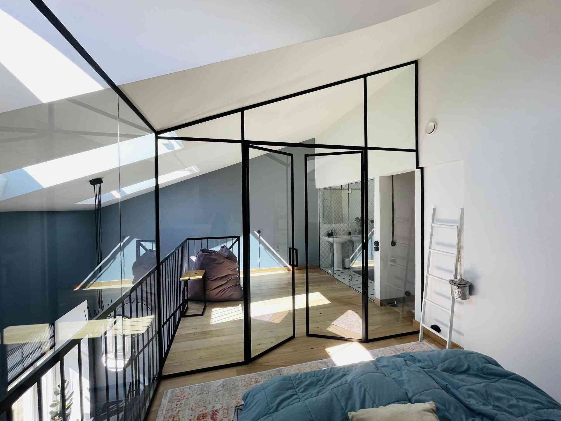 klaassein must raamistus, klaasuksed