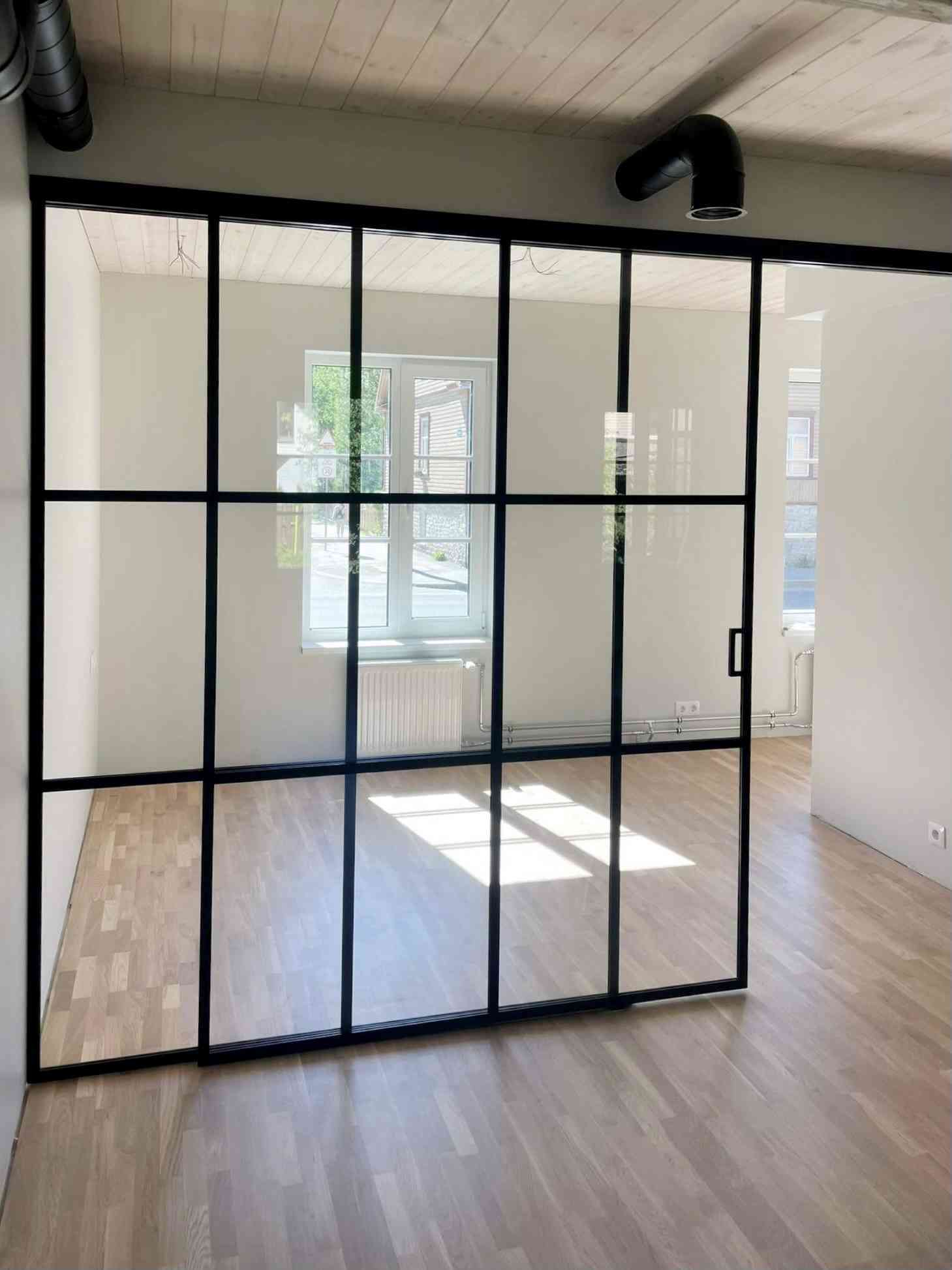 Klaasliuguks mustas raamis klaasist liuguks lükanduks