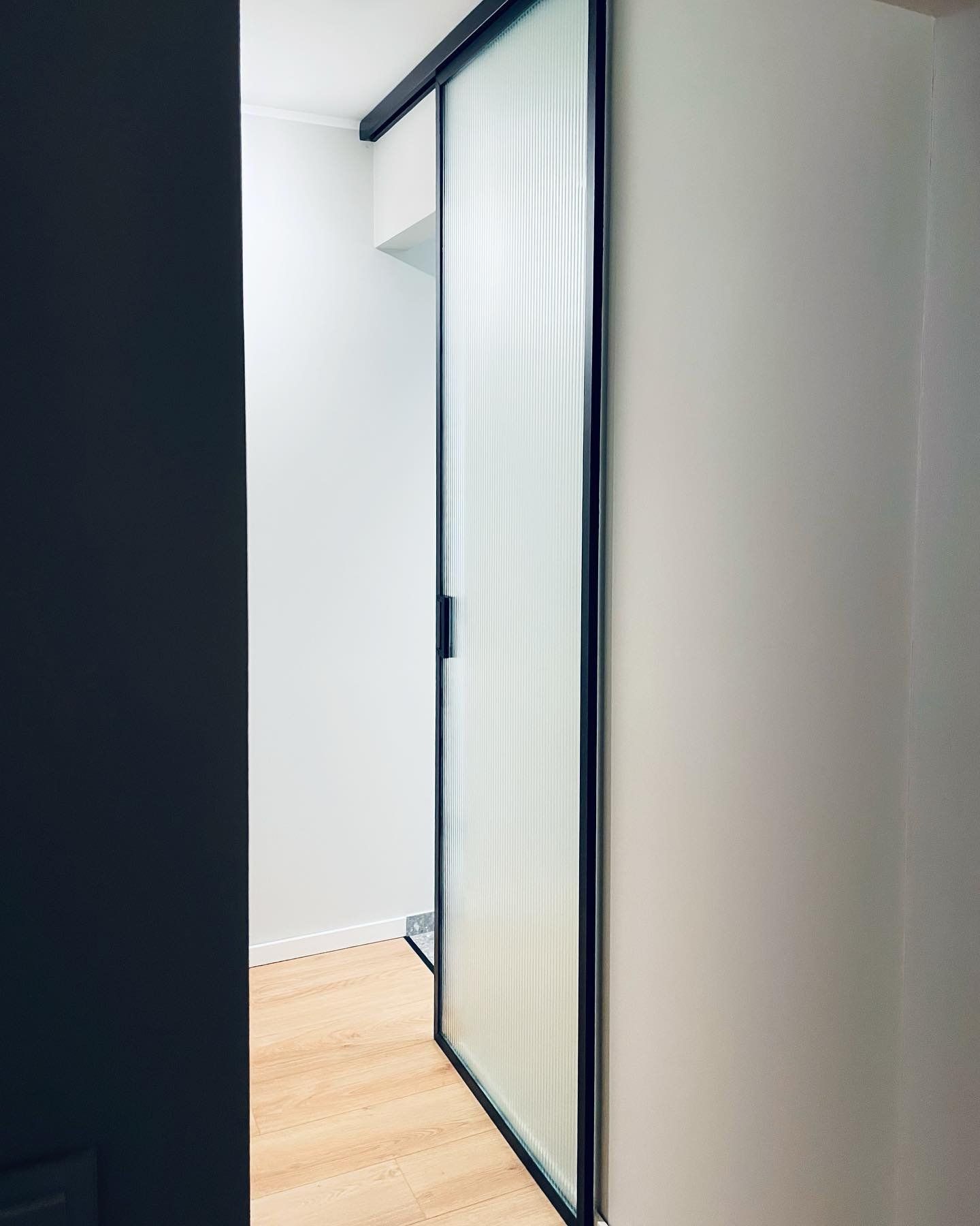 Klaasliuguks, lükanduks - laineklaas