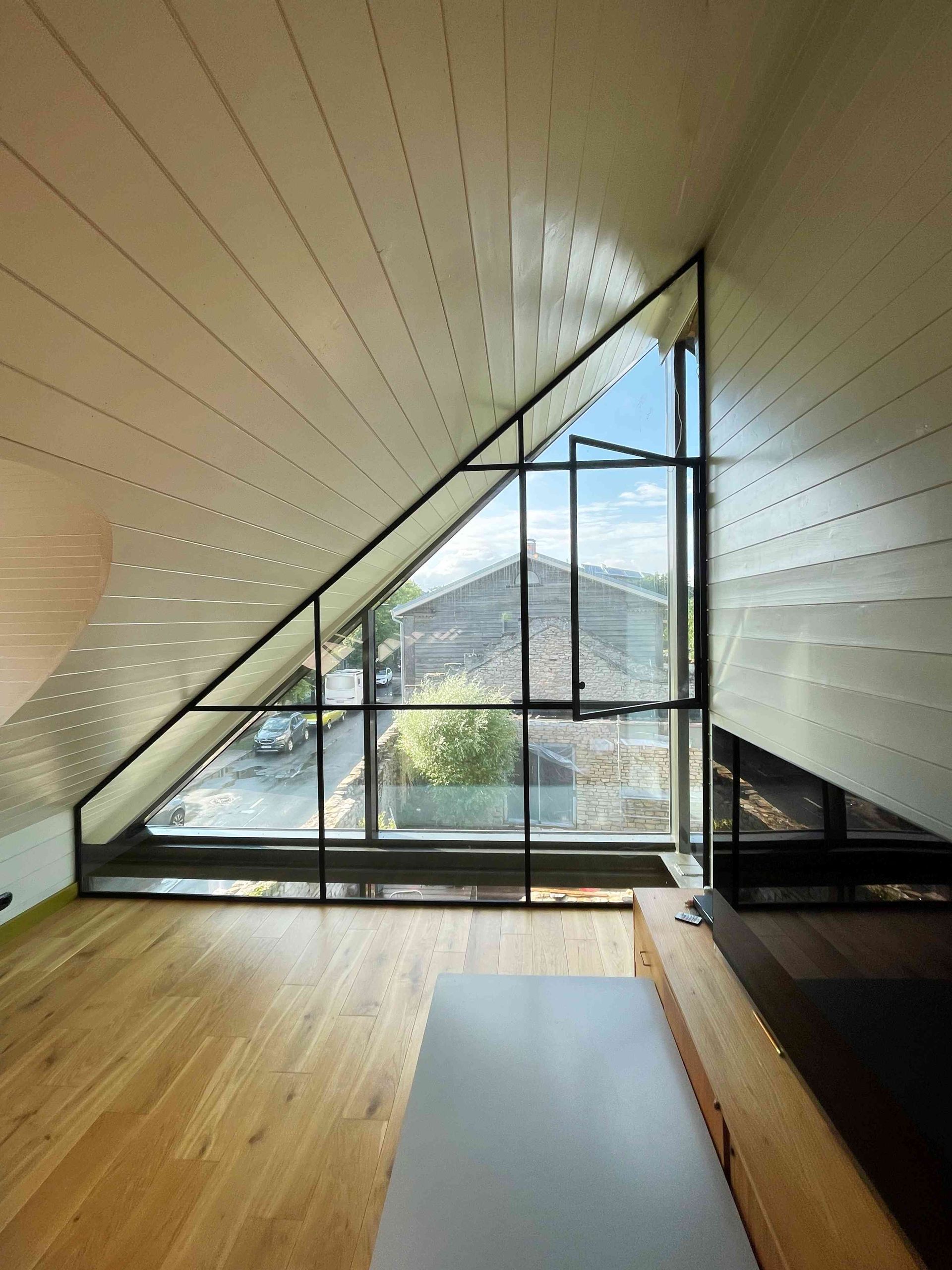 Klaassein aknaga mustas raamis, klaassein mustas raamis. Metallraamis