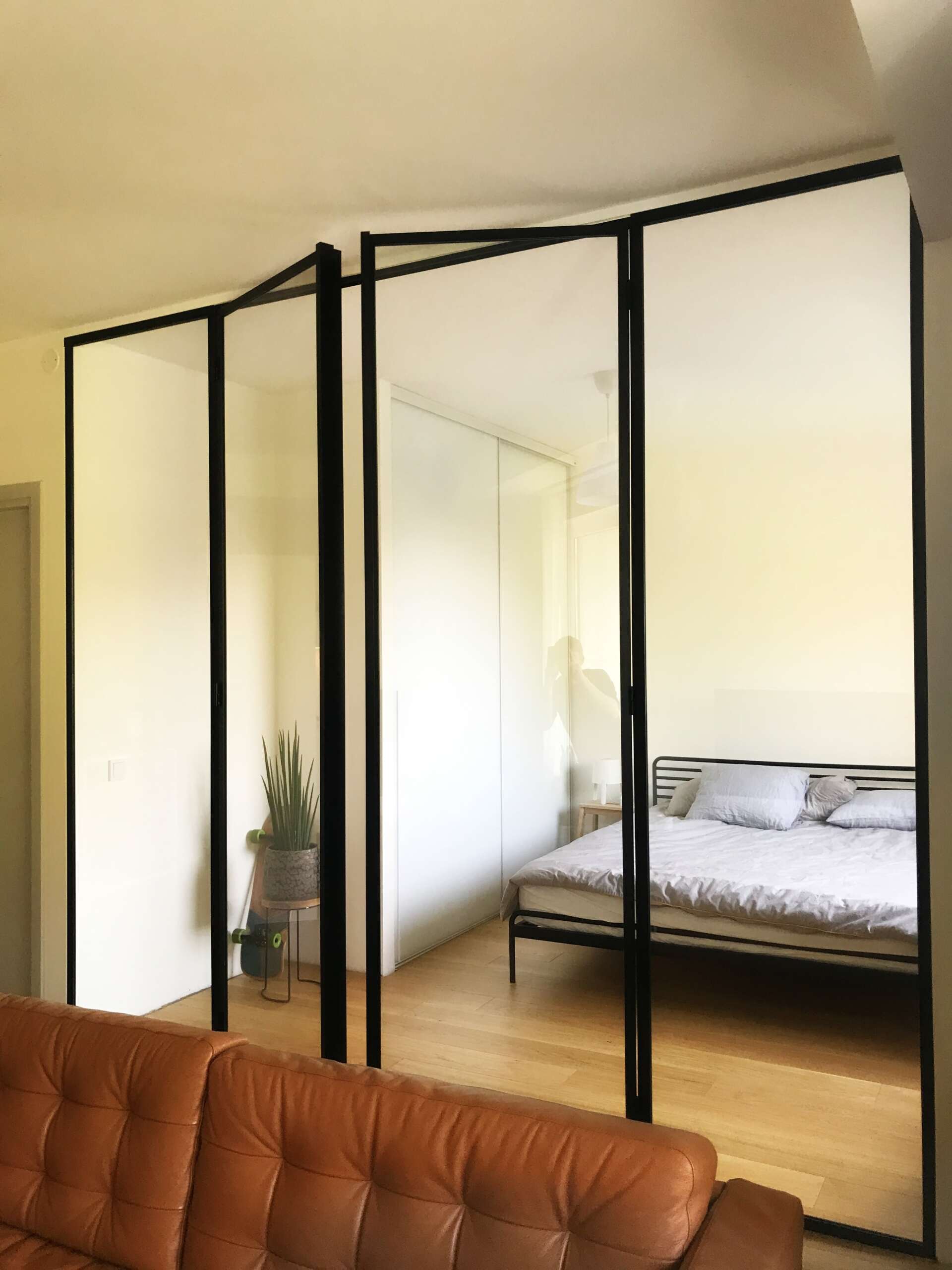 klaasuks mustas raamis