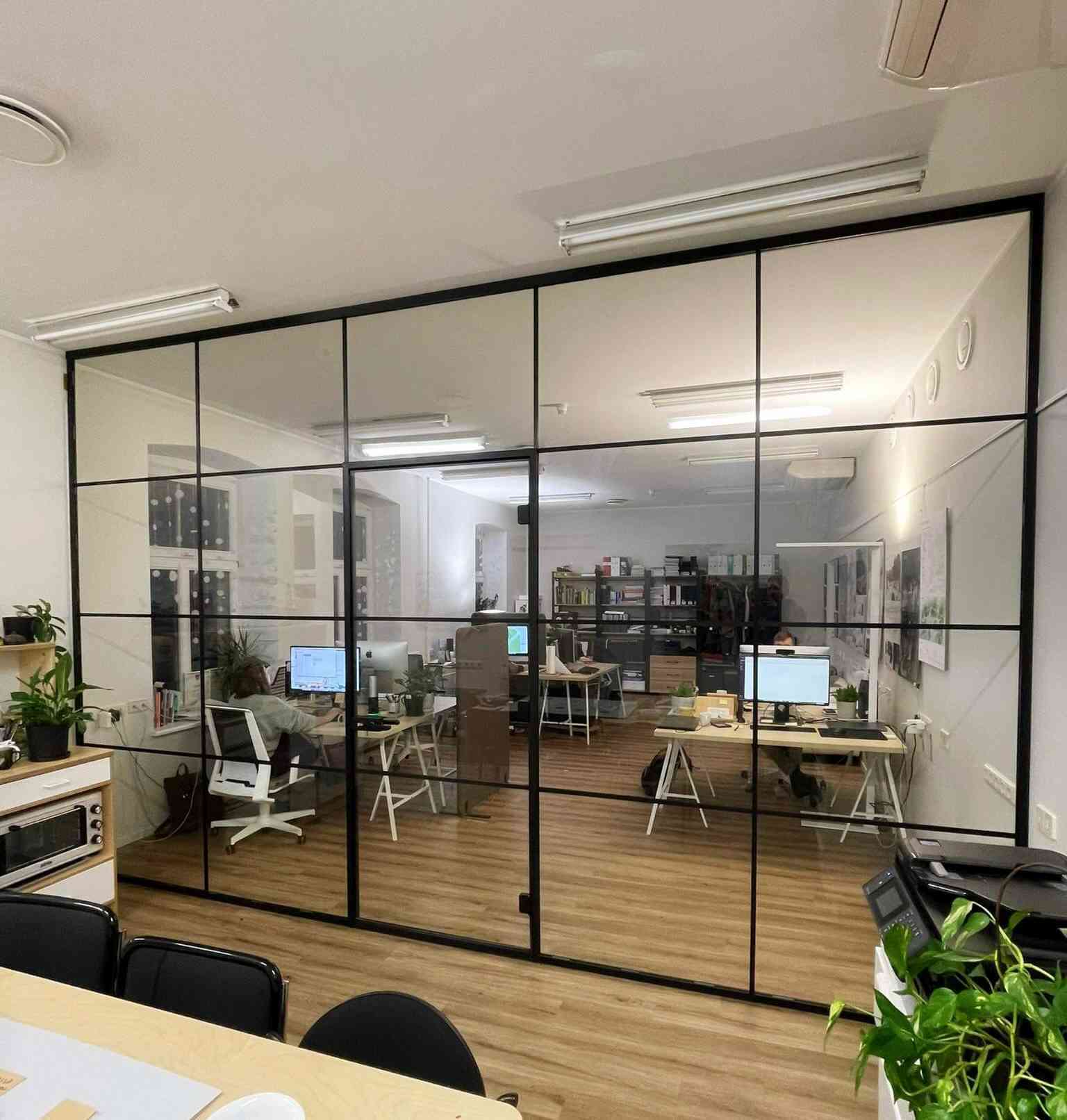 Helikindel klaassein kontor