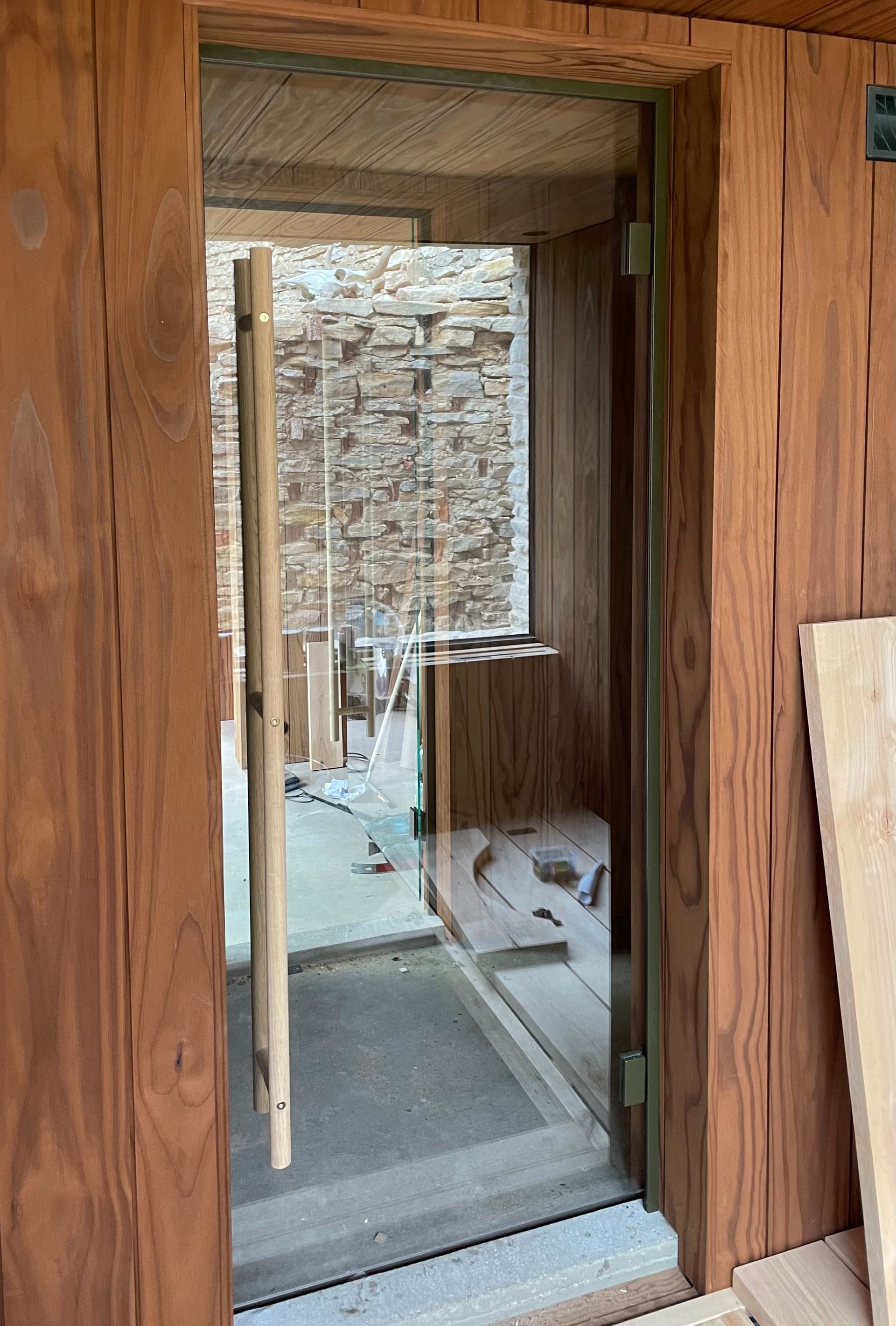 Sauna klaasuks lengis, eriti kirgas klaas