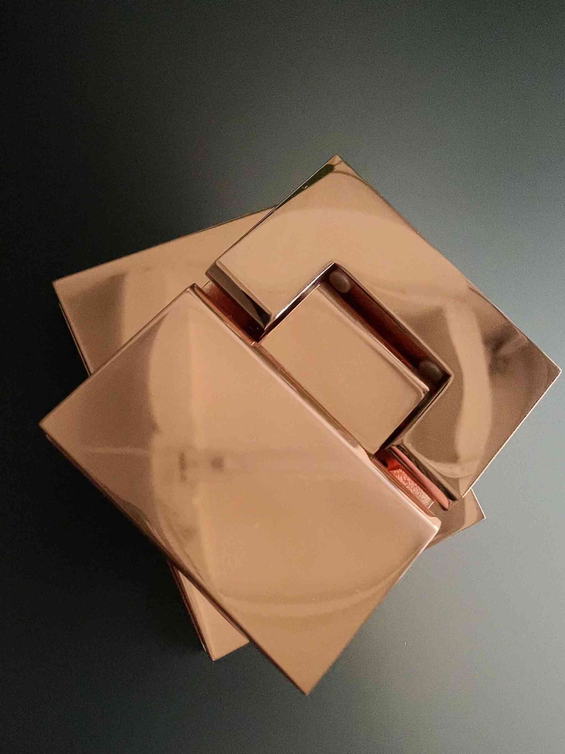 Poleeritud, läikiv vask klaasukse hinged