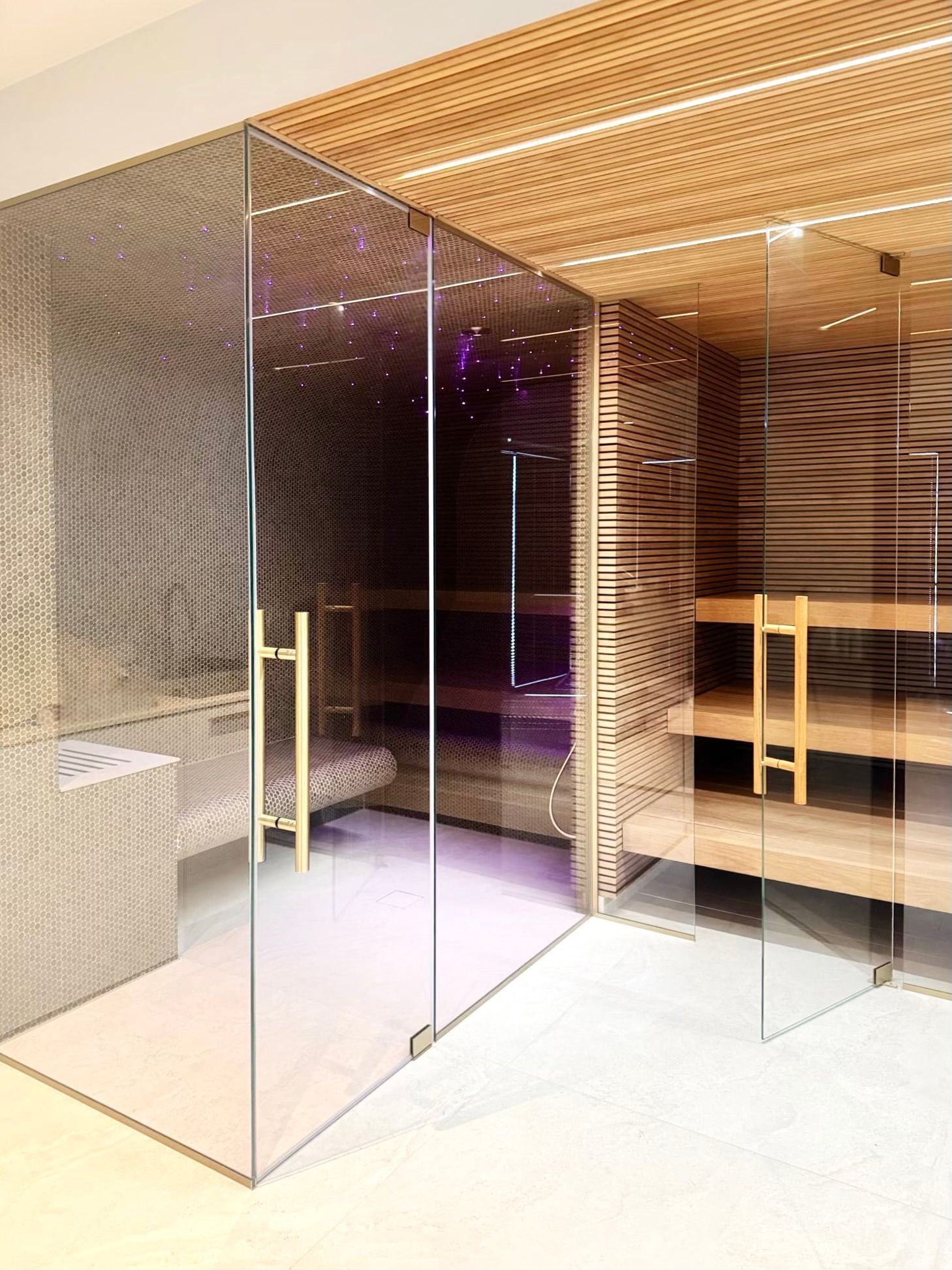 Aurusauna klaassein  - eriti kirgas klaas, harjatud pronks furntiuur sauna klaassein sauna klaasseinad, sauna klaasseinad pärnus, sauna klaasuks Tartu