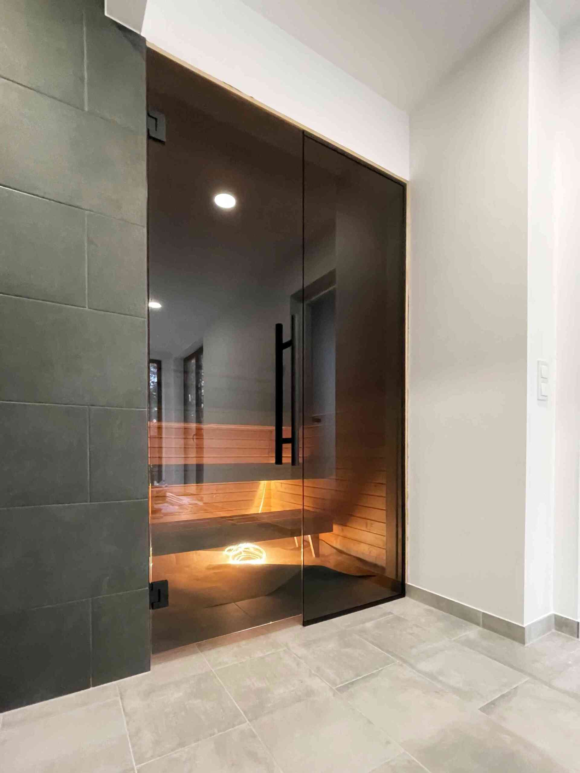 aurusauna klaassein. sauna klaasseinad pärnu, sauna klaasuks Tartu, sunaklaassein sauna klaasuks Haapsalu. Sauna klaasuksed, aurusauna klaasseinad