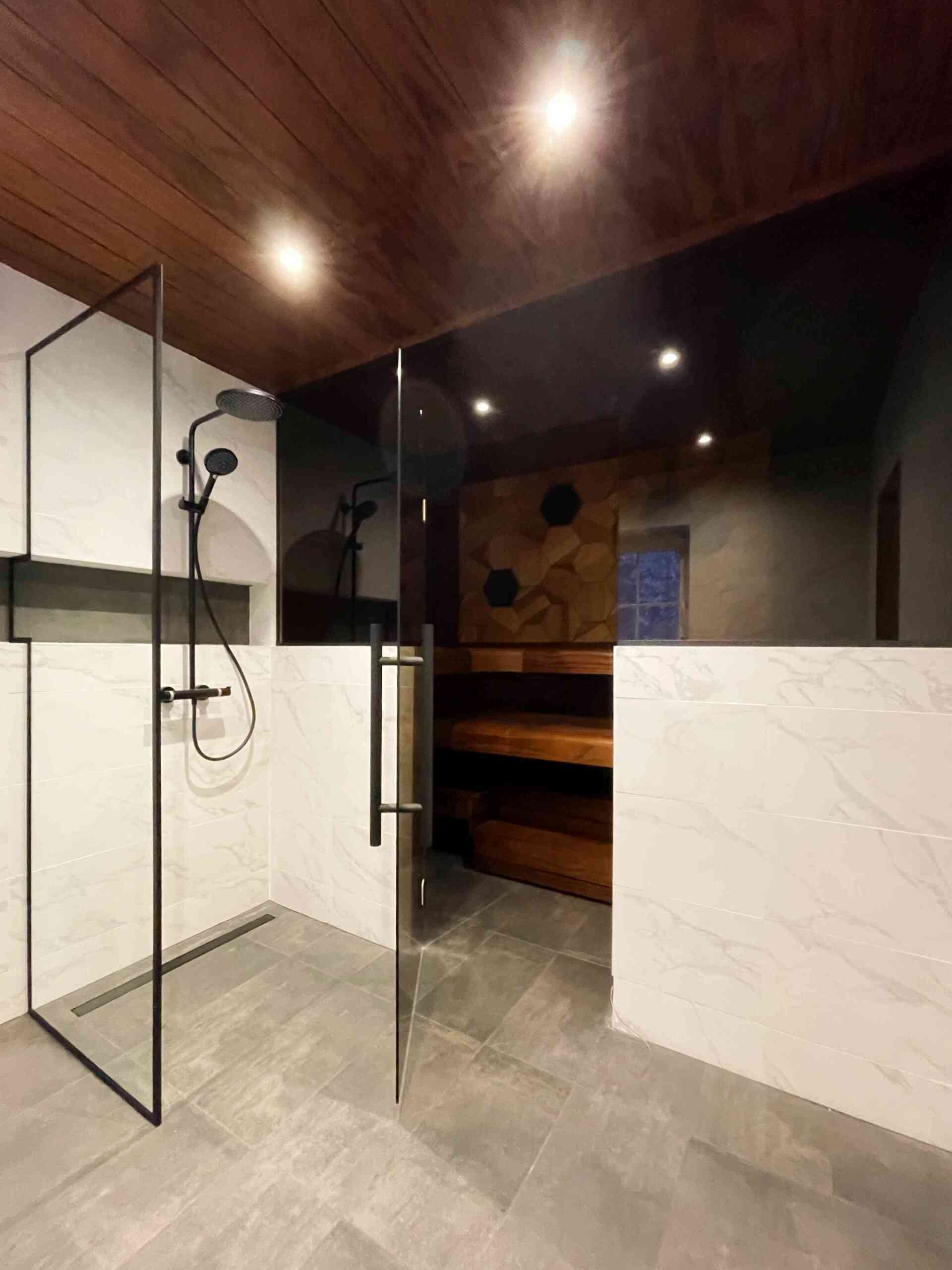 Sauna klaassein - hall klaas, saunauks. sauna klaasseinad pärnu, sauna klaasuks Tartu, sunaklaassein sauna klaasuks Haapsalu. Sauna klaasuksed, aurusauna klaasseinad