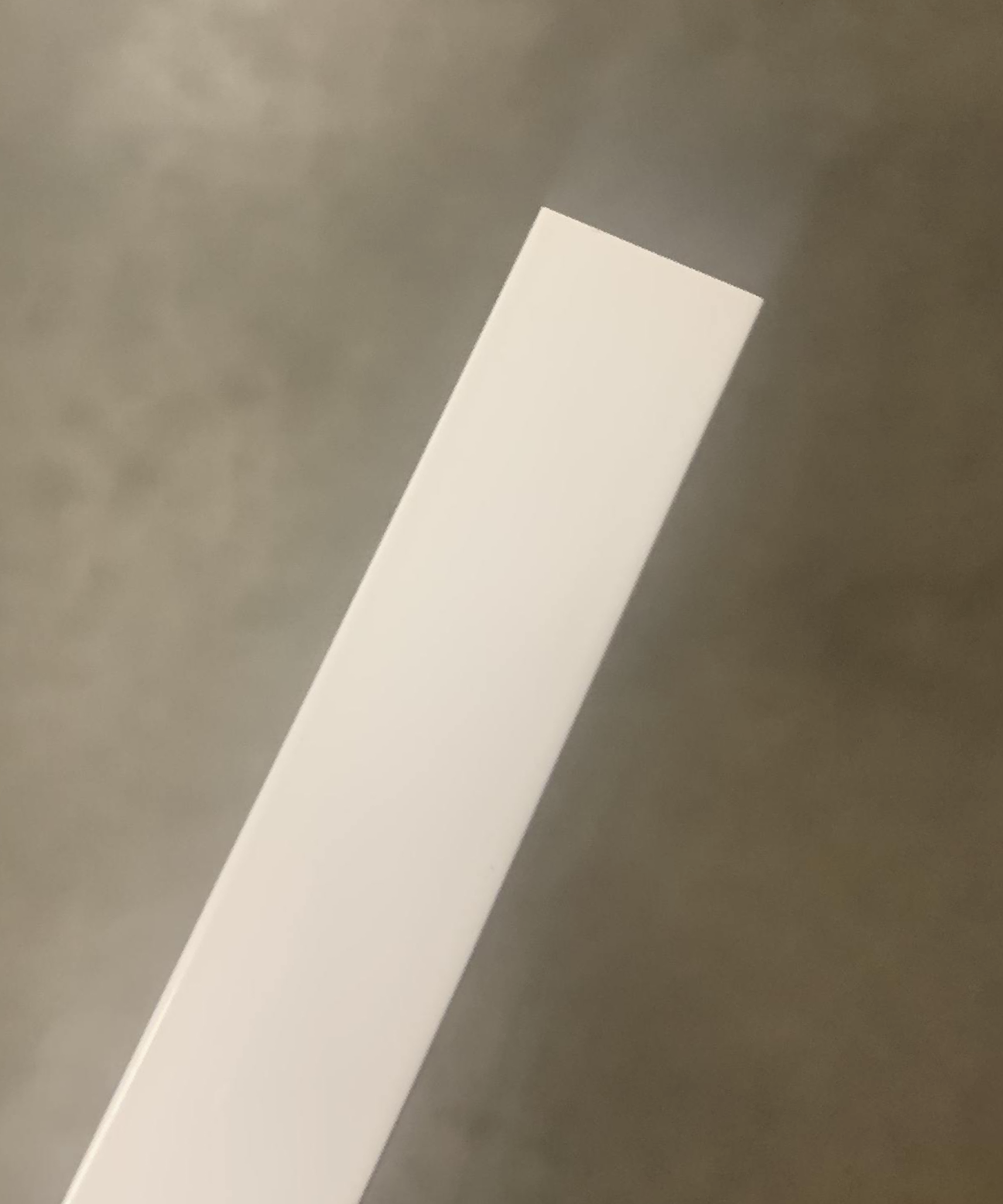 valge profiil klaasile