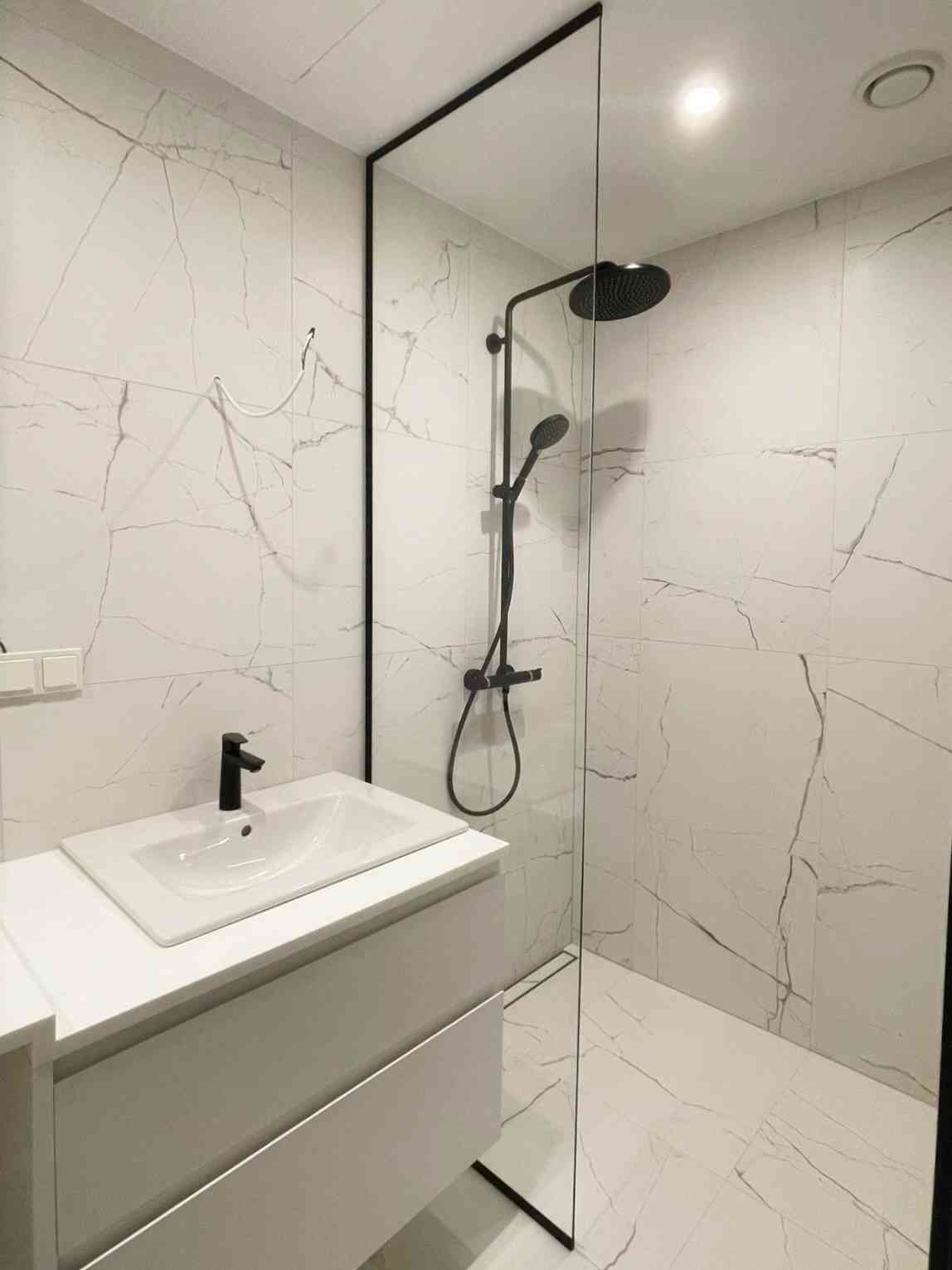 dušisein klaasist dušiseinad