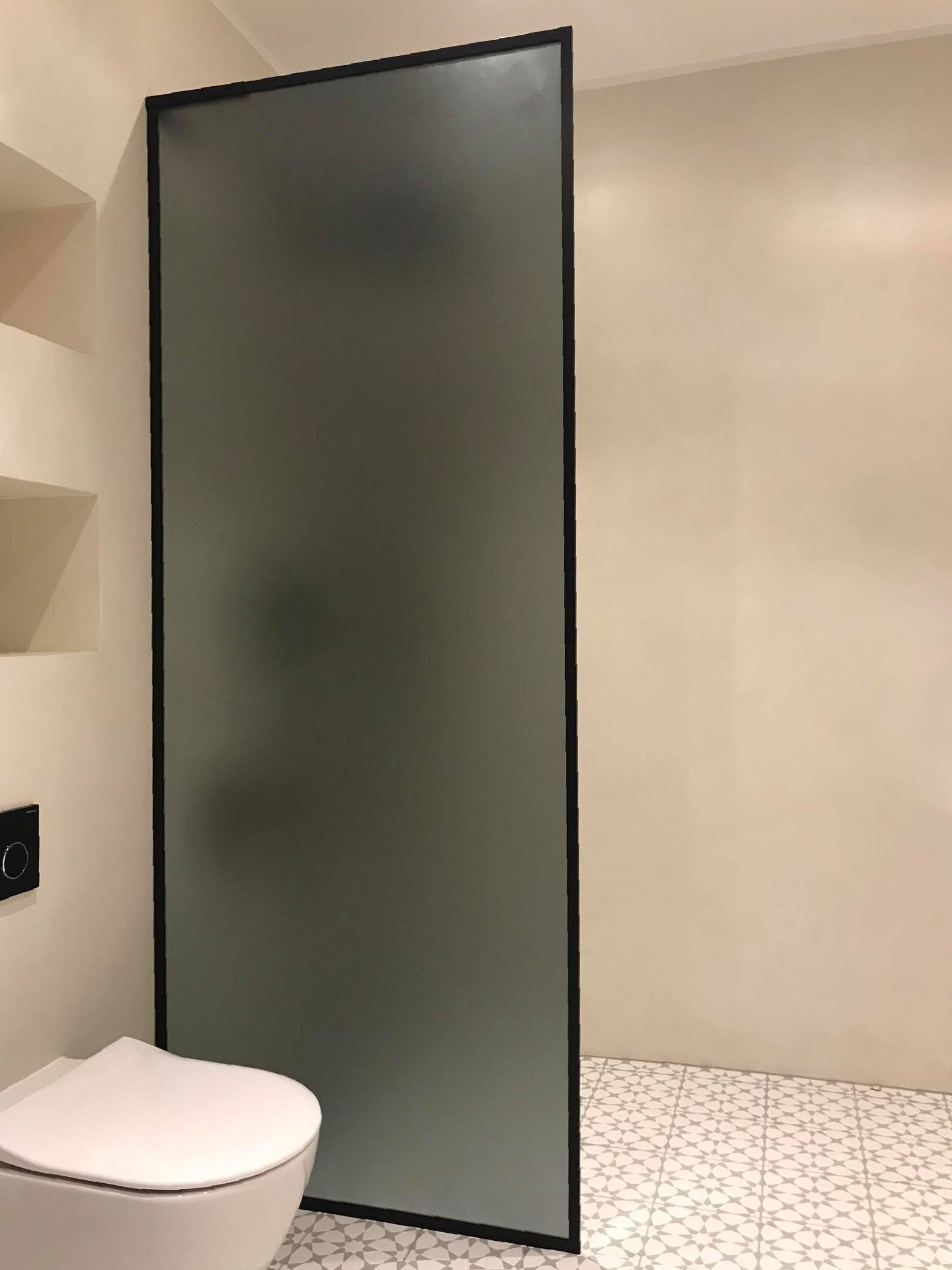 Dušisein - hall satiinmannt klaas