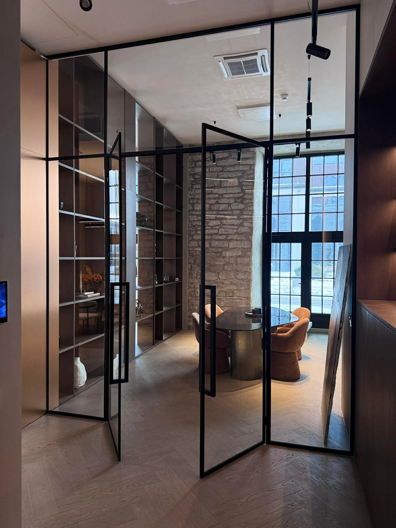 klaasuksed-klaasuks-must-raam-glassworks