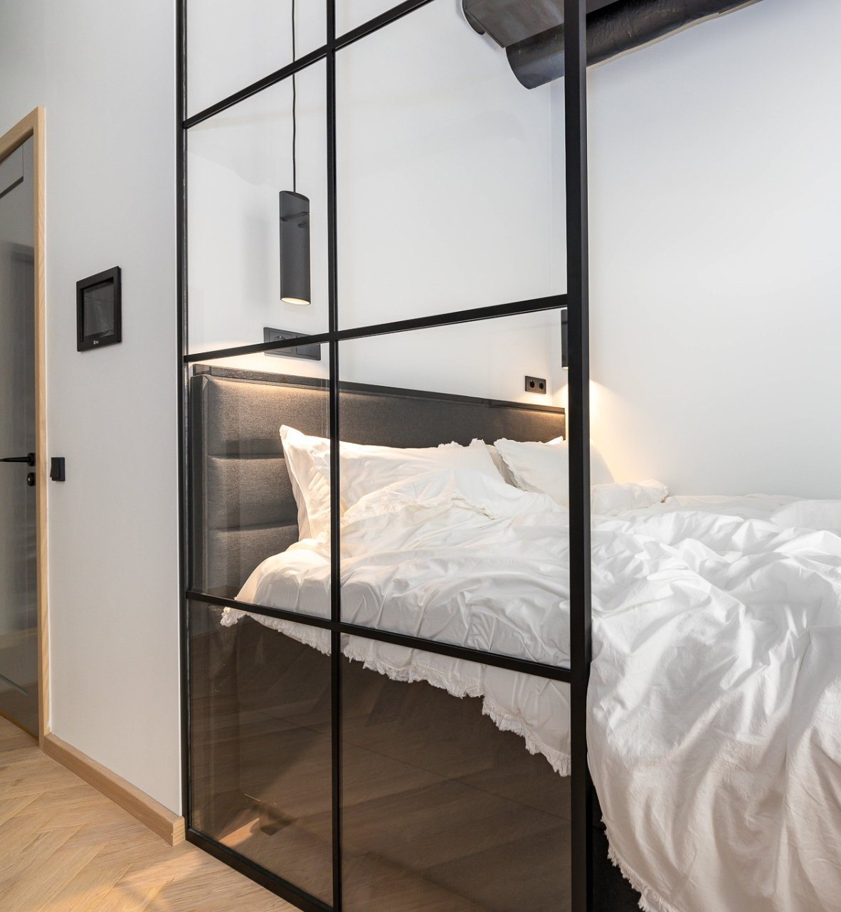 klaassein must raamistus