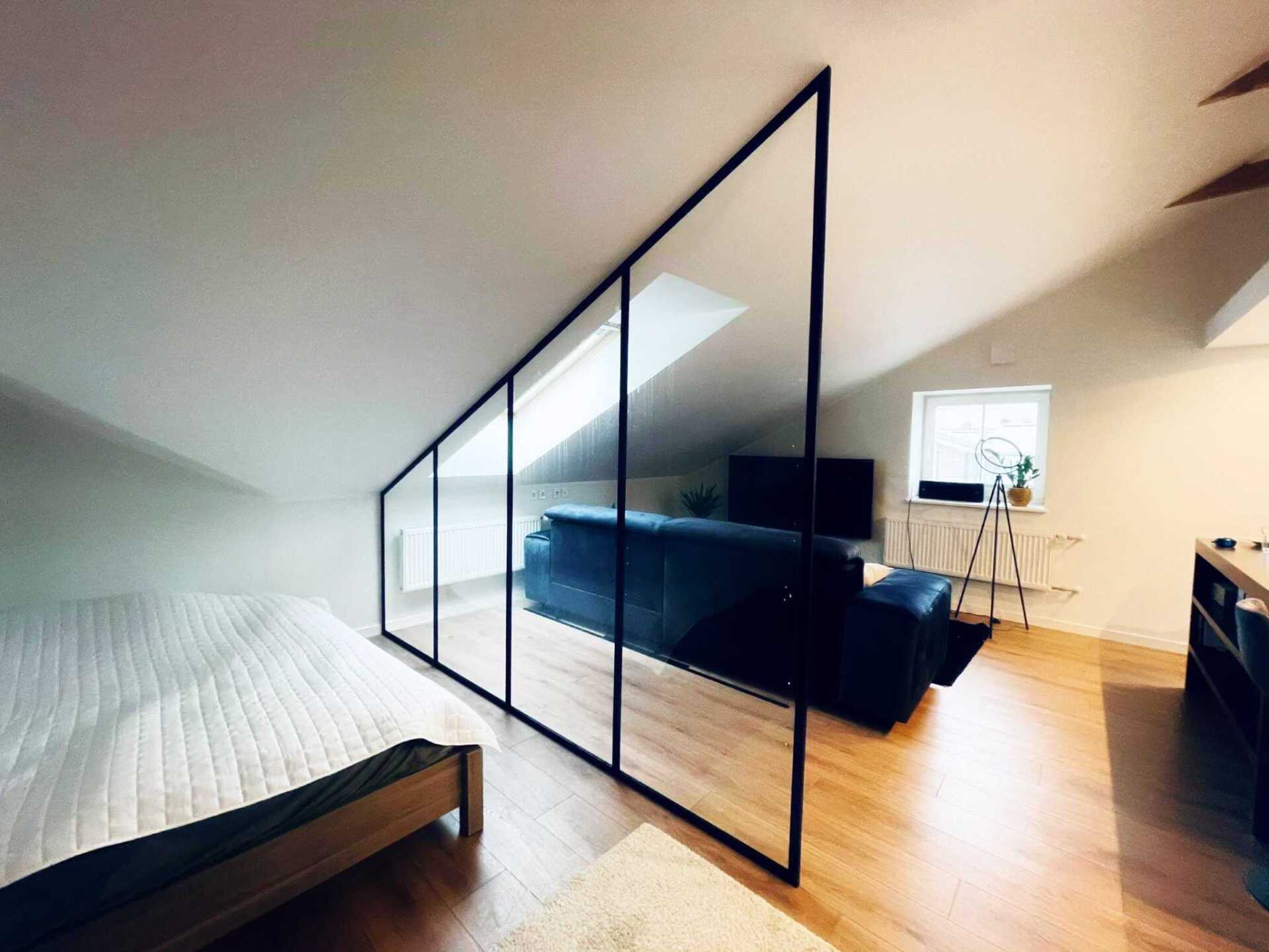 klaassein klaasseinad ruumieraldaja klaasist must raam