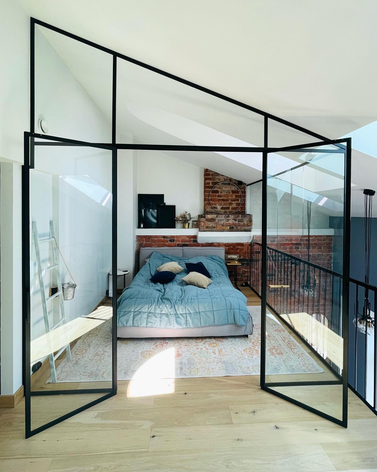 klaasuksed metallraamis