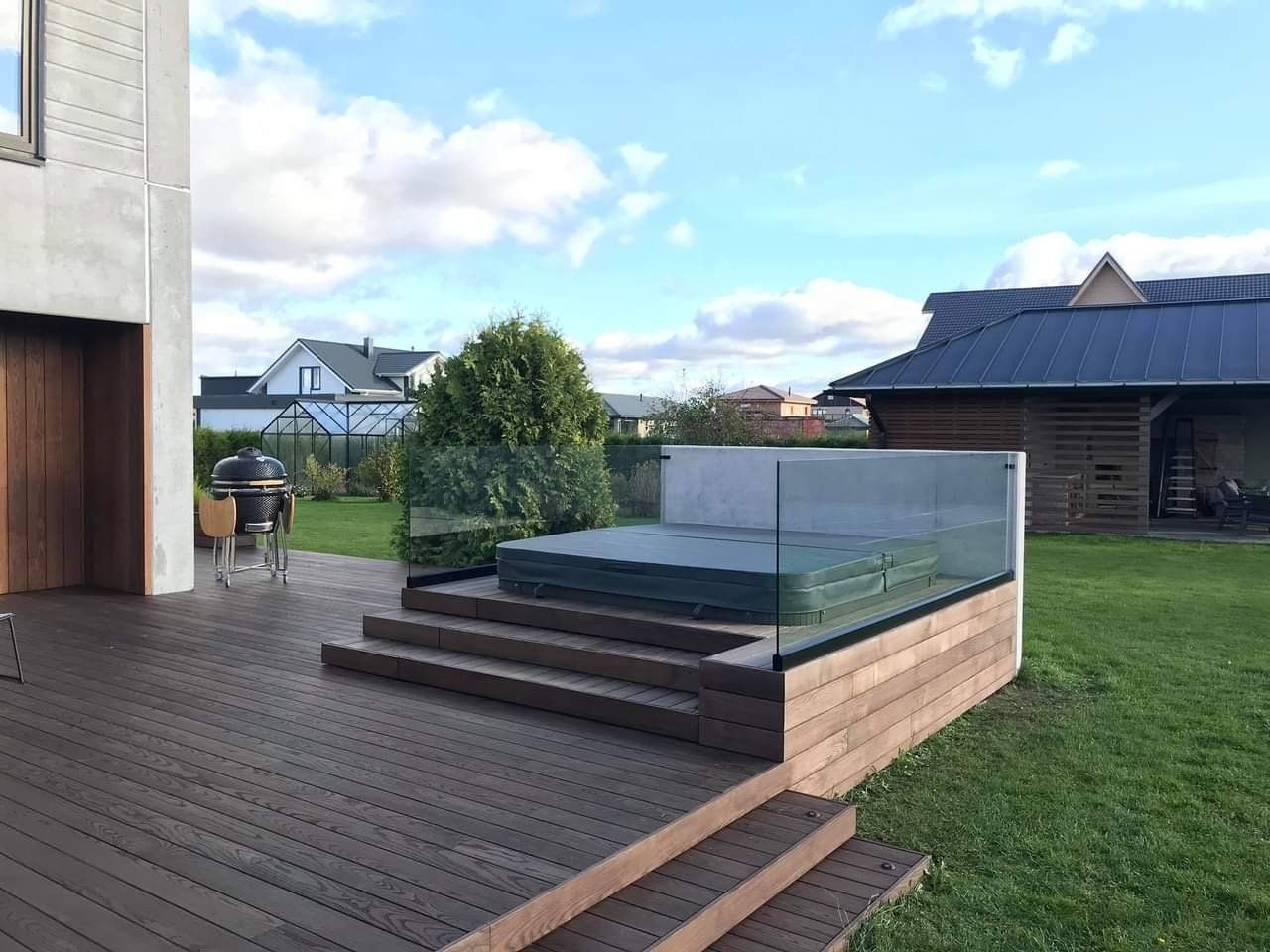 Piirdeklaasid, klaaspiirdPiirdeklaasid, klaaspiirded, rõdupiirdeded, rõdupiirded