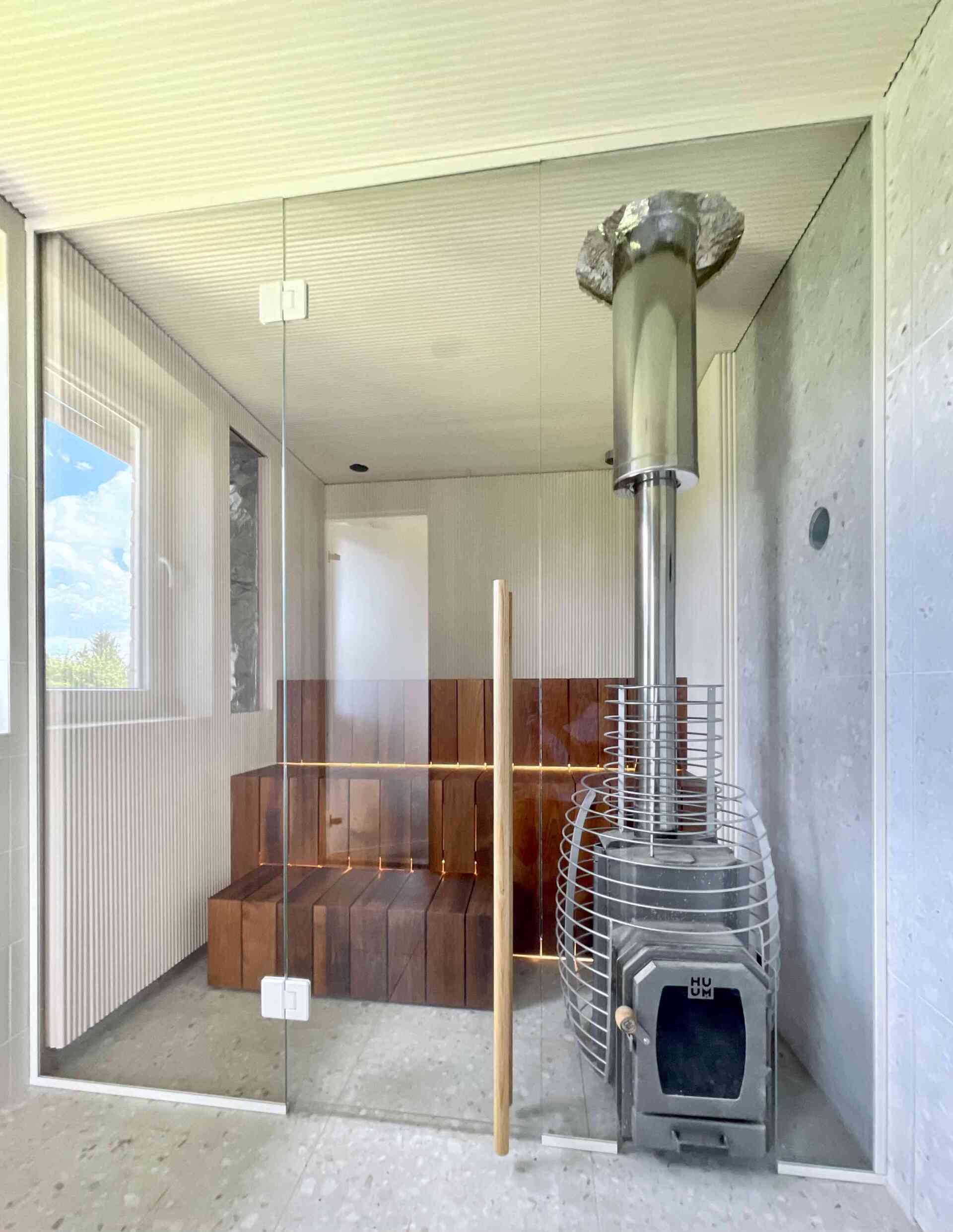 Saunaklaasid. Sauna klaassein - eriti kirgas klaas, valge furnituur. sauna klaasseinad pärnu, sauna klaasuks Tartu, sunaklaassein Haapsalu,