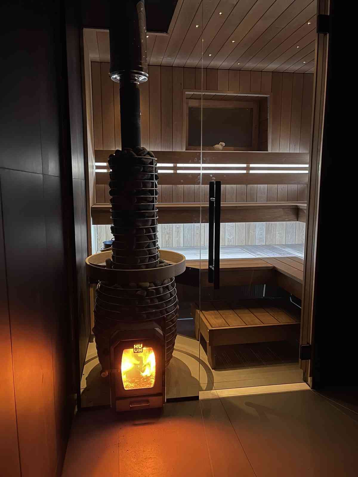 Sauna klaassein saunaklaasid, saunauks leiliruumi klaasuks. keris läbi klaasi