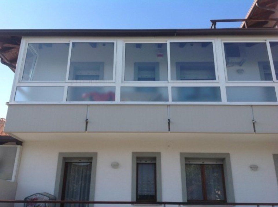 veranda con infissi in alluminio