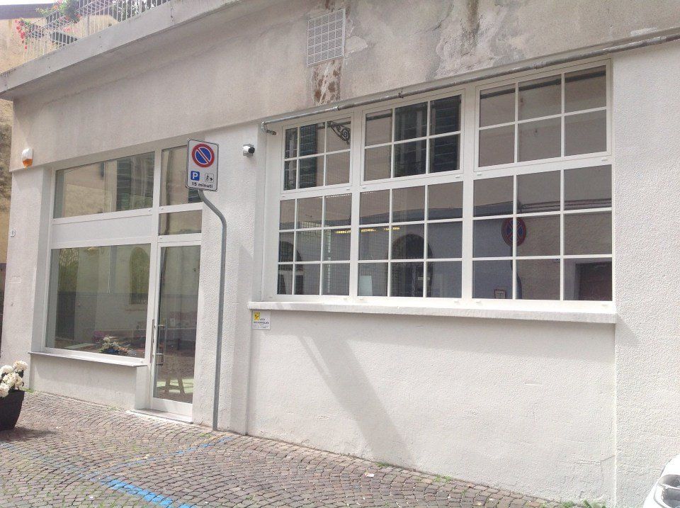 infissi in alluminio per finestre vetrate