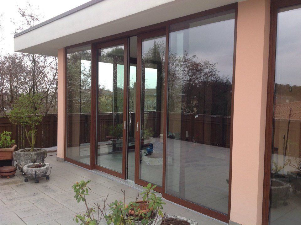 infissi in alluminio per porta a vetri