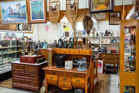 Pocono Peddler's Village Antique Mall - Peddlars Village Antique Mall 6 Tips From 327 Visitors / To visit pocono antique mall at peddler's village and get the most from your holiday in tannersville, create itinerary details personal to you using our tannersville route builder app.