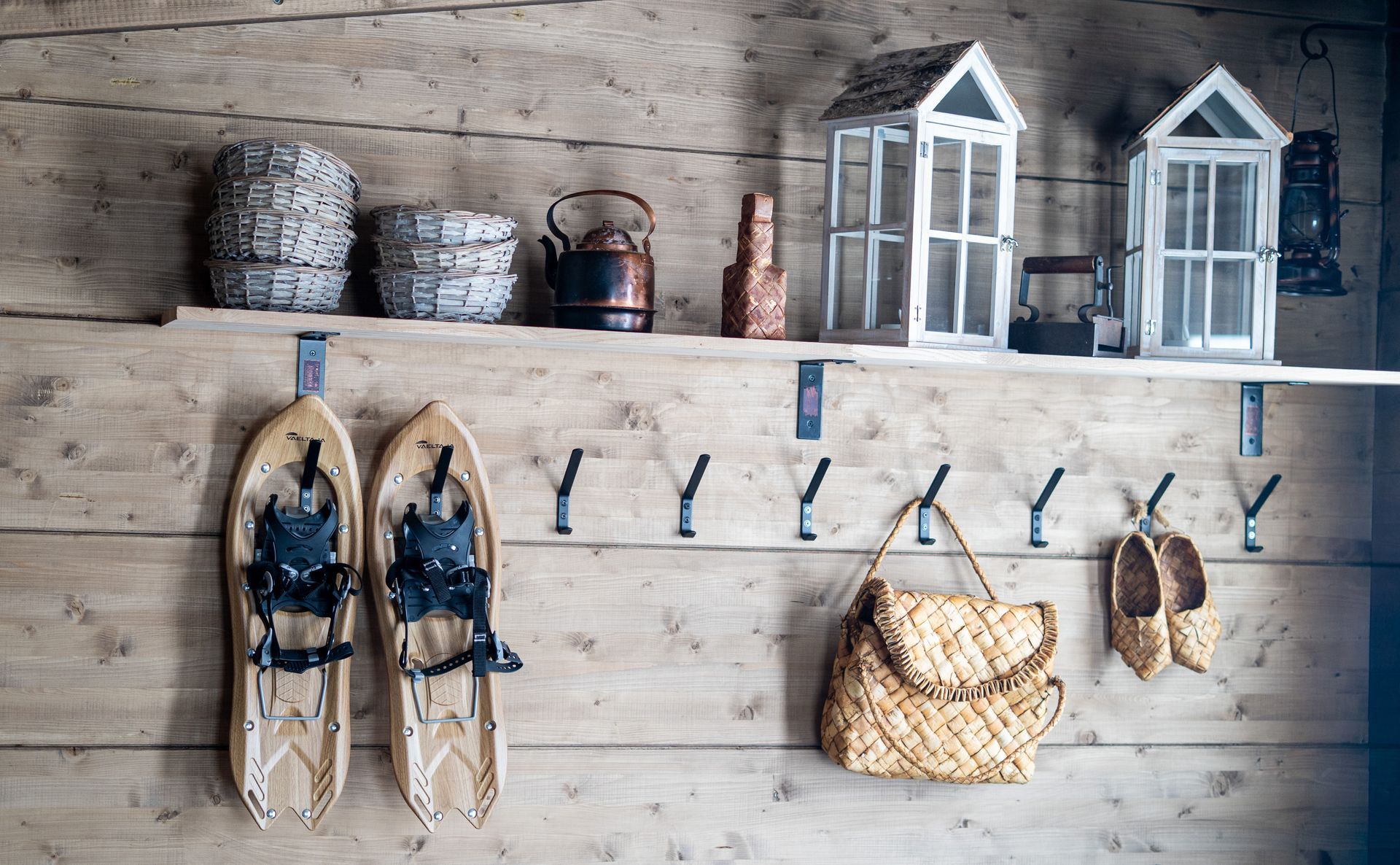 Cabin accessories on the wall in a cabin