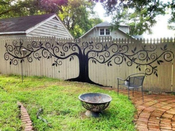 Las mejores ideas para decorar la valla pvc de tu jardin