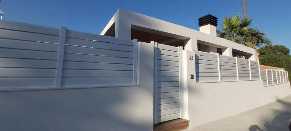 Puertas de PVC para todo tipo de exteriores