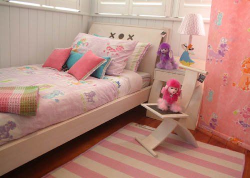 children's room with pink linens and rug