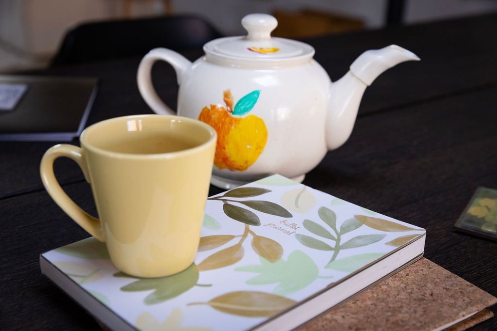 foto van theepot en mok