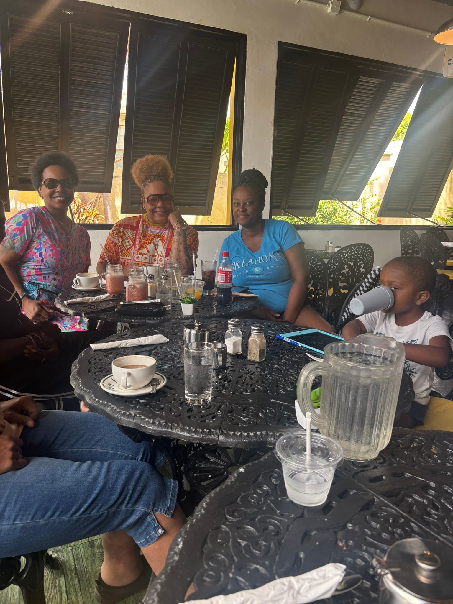 A group of people are sitting at a table in a restaurant.