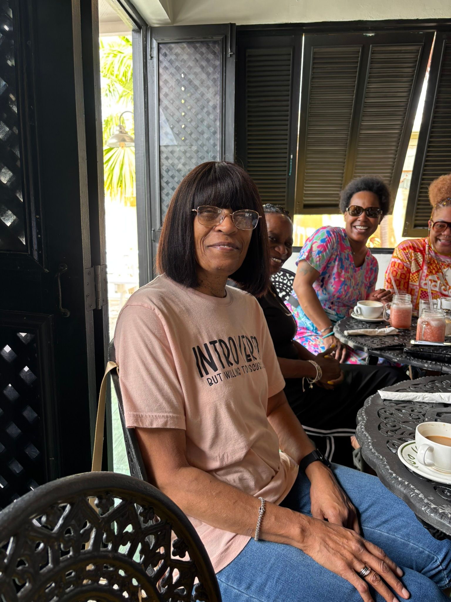 A group of people are sitting at a table in a restaurant.