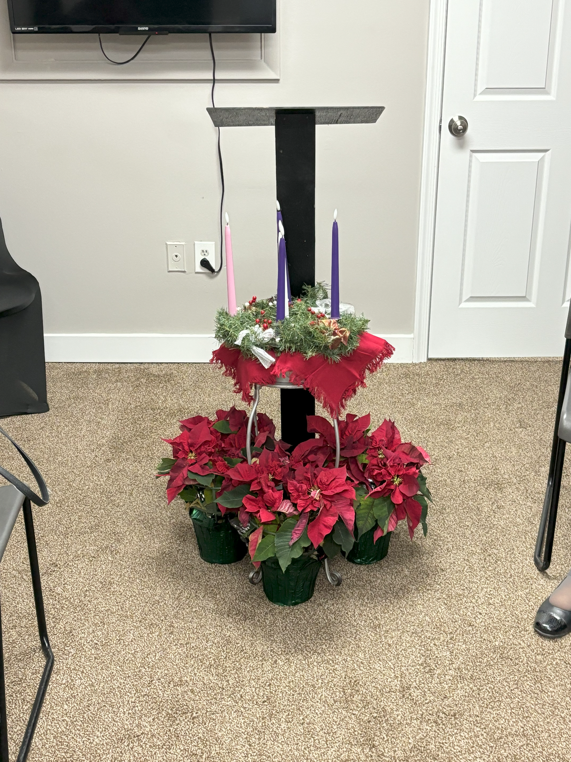 A christmas wreath is sitting on top of a table in a room.