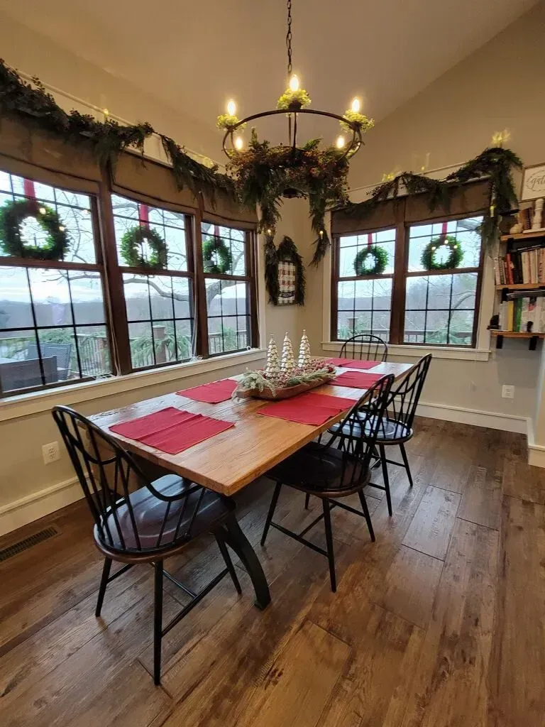 Modern Holiday Decor