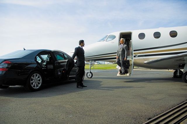 LaGuardia Airport (LGA) Limo Service | Royal Premier Car Service
