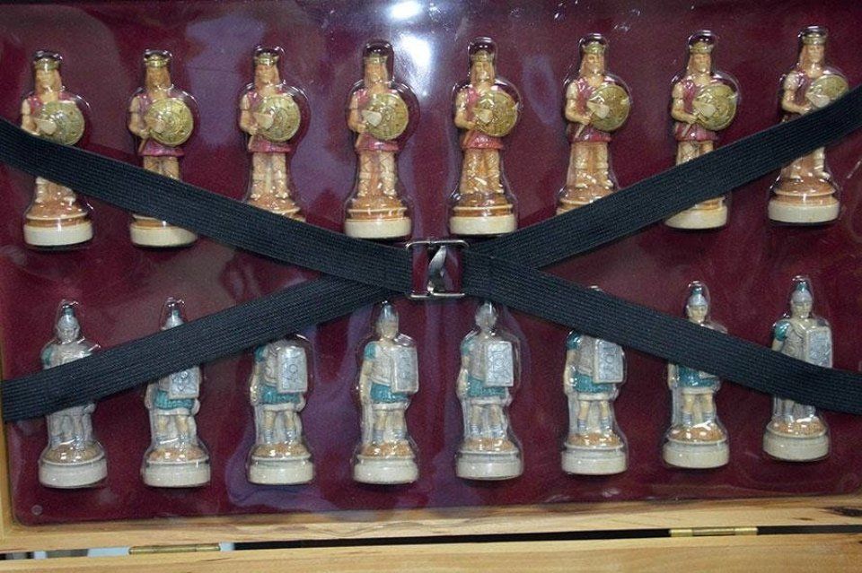 Set di scacchi a tema medievale