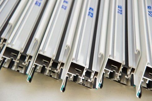 Profilo infissi in alluminio