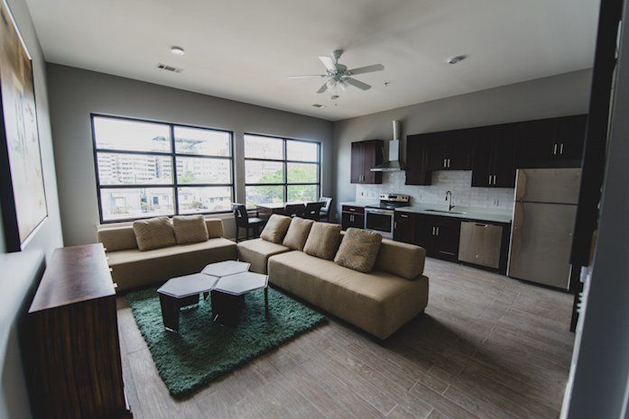 Faubourg On Freret - Unit Living Room