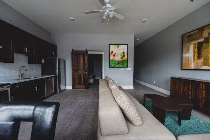 Faubourg On Freret - View of unit living room