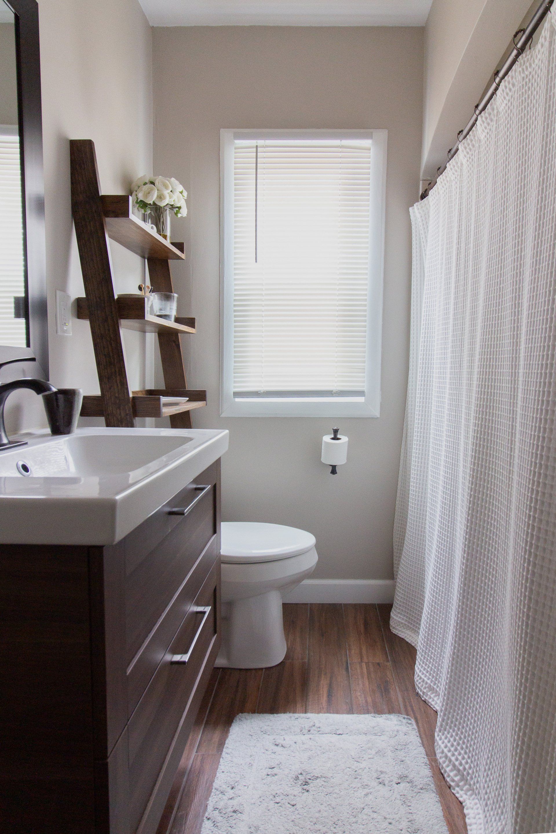 Newburg house bathroom