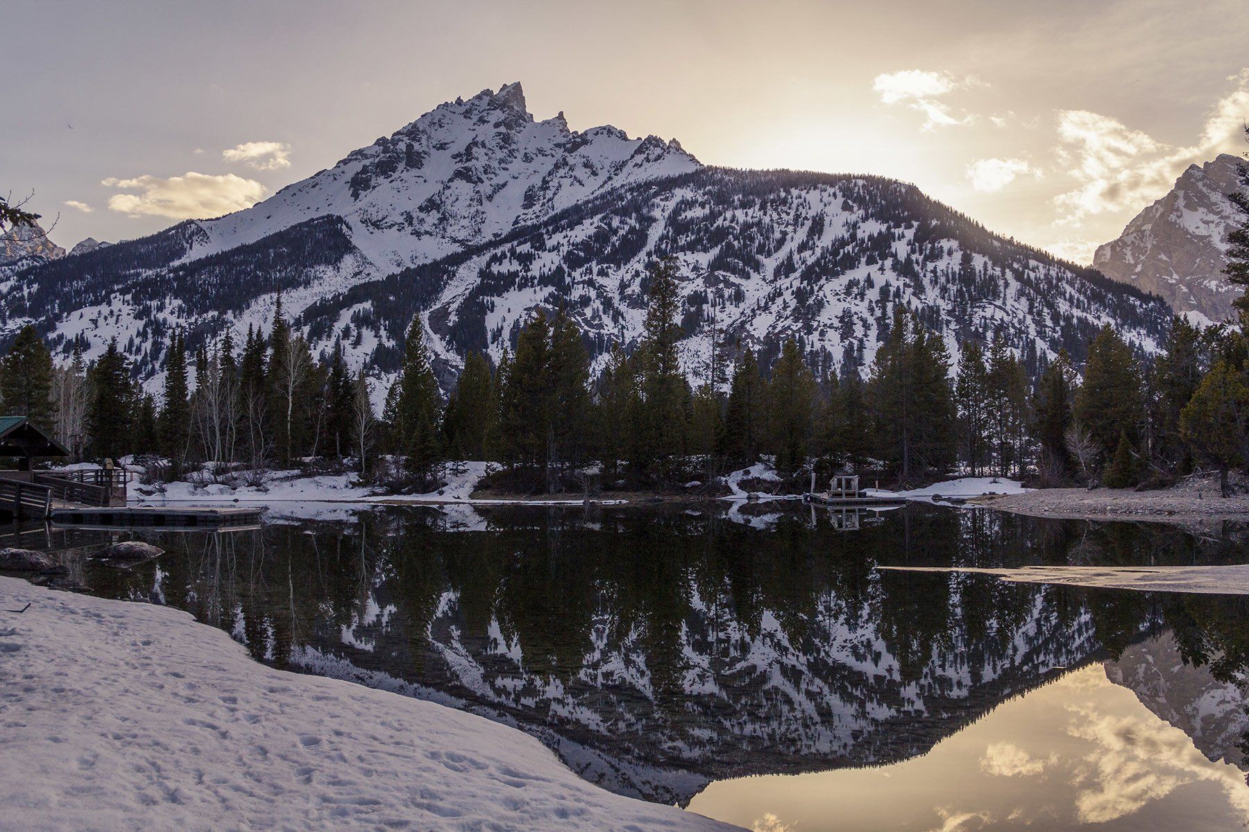 teton mountain and lake