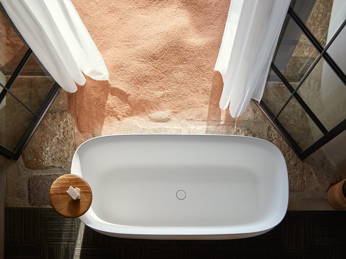 Baignoire ilot DUNA de SANYCCESS
Designer Jorge Herrera Studio.
Salle de bain nature 