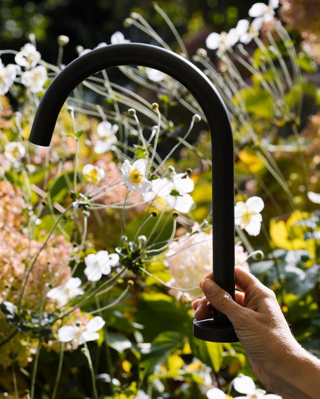 Bec de robinetterie lavabo Fantini Icona Deco,
robinetterie noire, mélangeur lavabo