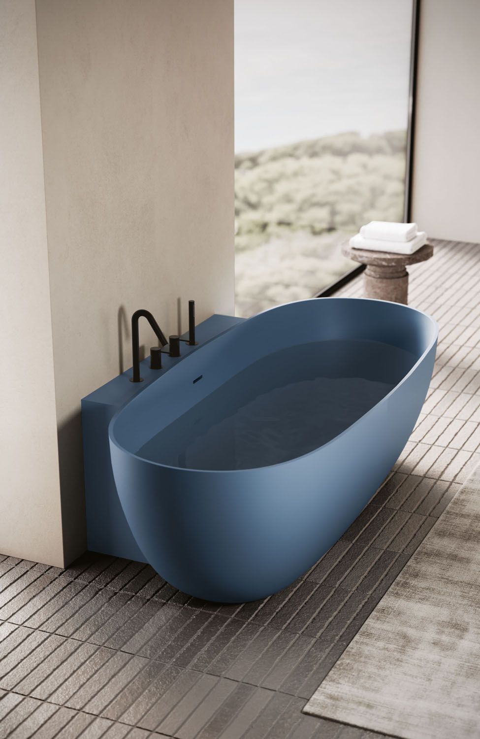 Baignoire Ellisse dans une version centrée sur le mur laquée intérieur, extérieur en bleu cobalt mat.
Baignoire semi-îlot Disenia couleur