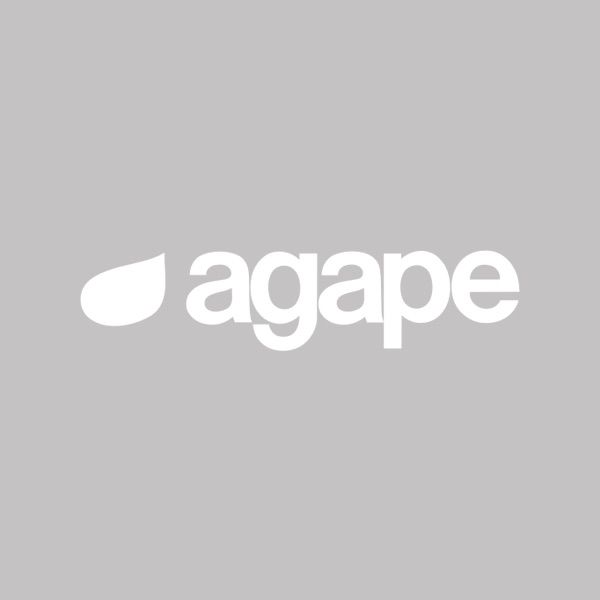 Le logo d'agape est blanc sur fond gris.