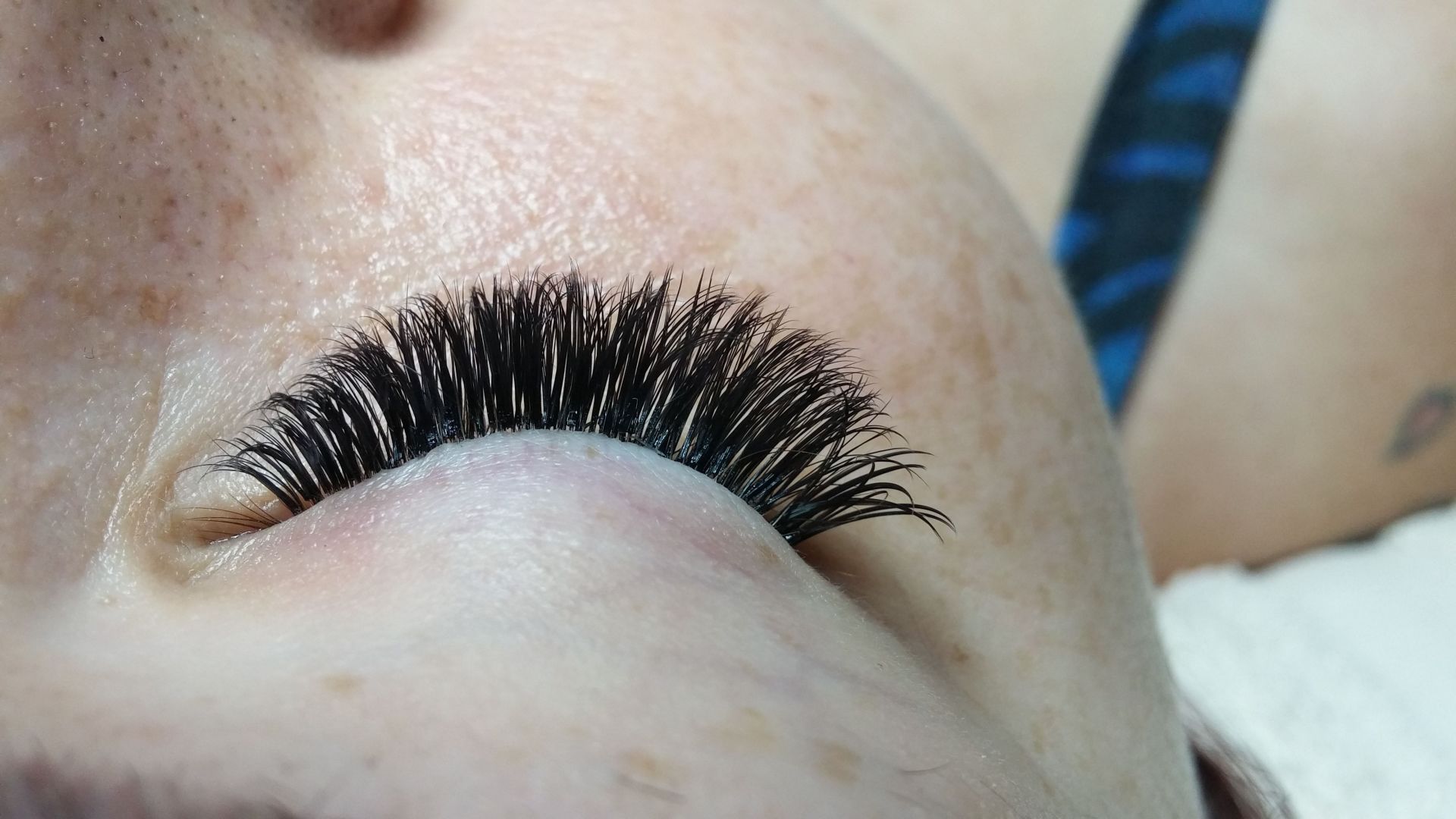A close up of a woman 's eye with long eyelashes.