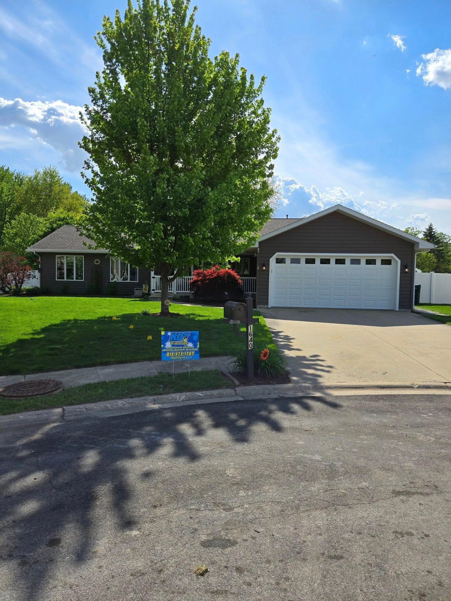 A house with a sign in front of it that says ' i love you '