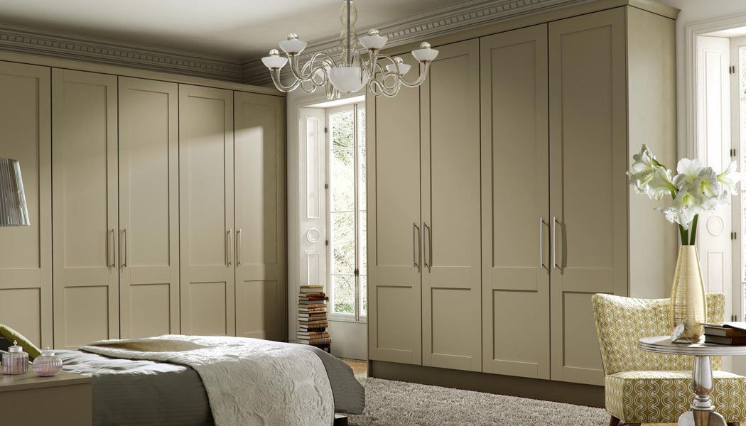 Gresham Bedroom Collection - Vinyl Wrapped Shaker in Dakar